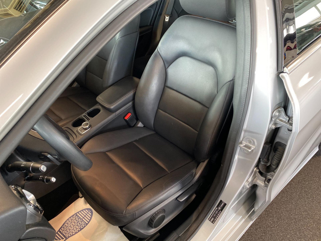 Mercedes-Benz A-Klasse 180 ambition style automaat , afneembare trekhaak