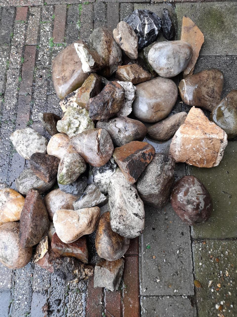 Stenen voor vijver of rotstuin