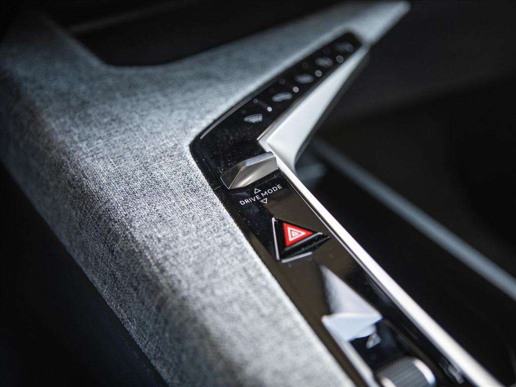 Peugeot 5008 hybrid 145pk e-dcs6 allure 7p automaat | apple/android | camer