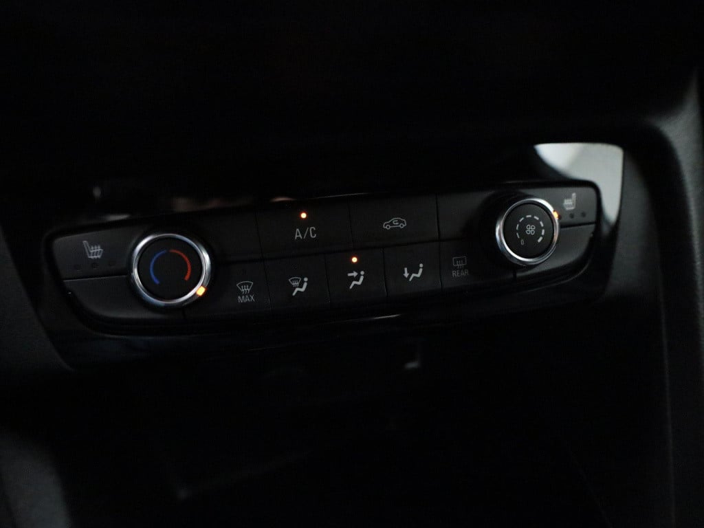 Opel Corsa 1.2 gs line | lage km stand! | lederpakket | navigatie | apple c