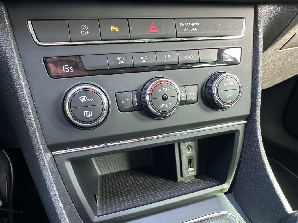 Seat Leon seat leon st 1.0 ecotsi style connect carplay camera dab+ led