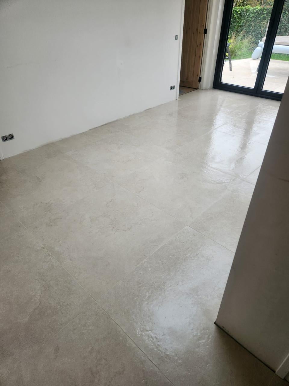 Tegelzetter nodig? Bel/app: 06 21937244 of Mail: jvbtegelzetter@gmail.com