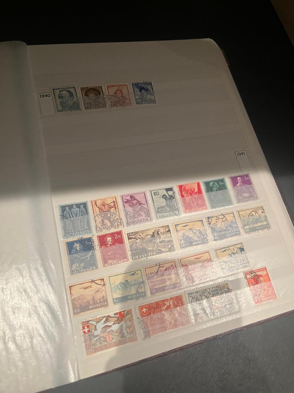 Kleine collectie Zwitserland in mooi album met gaaf blok!