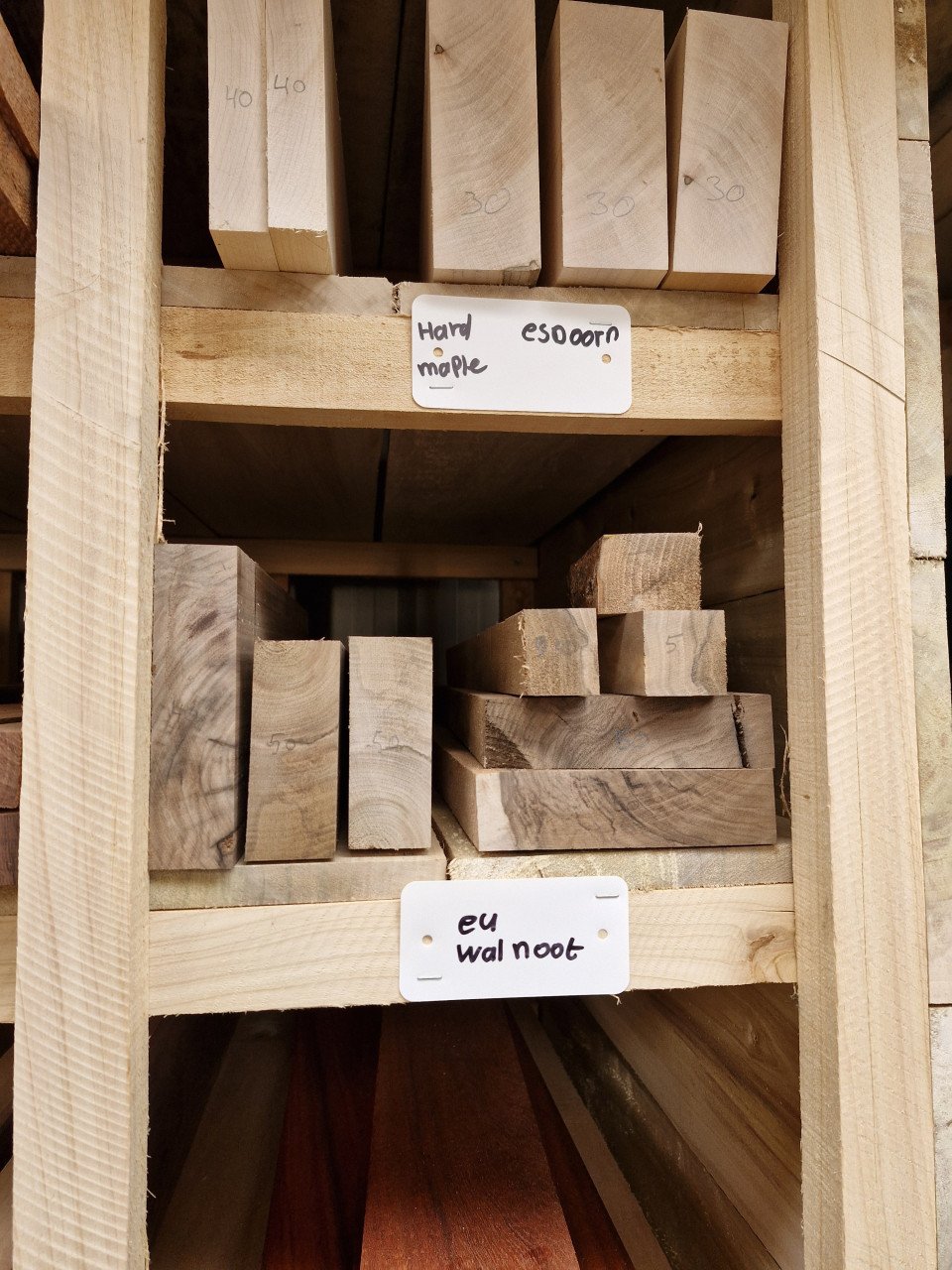 Meubel en draaihout veel hout soorten