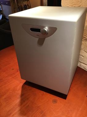 Rel subwoofer model STAMPEDE