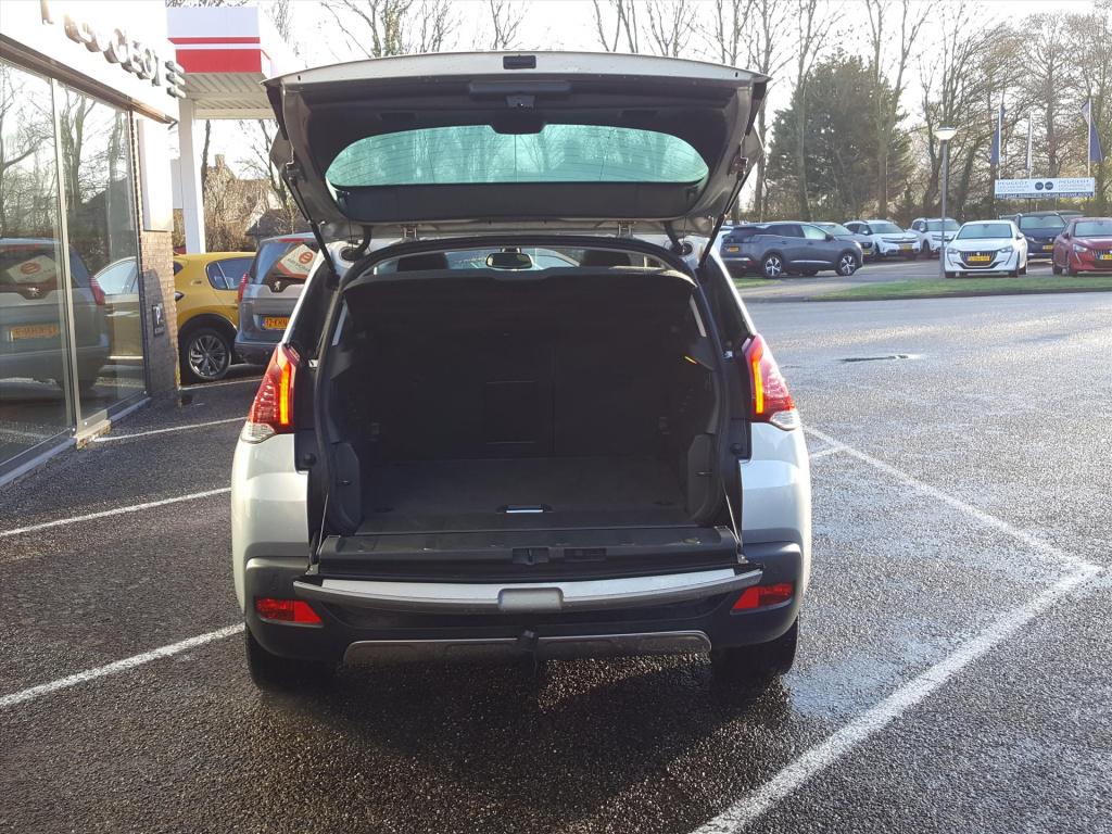 Peugeot 3008 style 1.2pt-130pk trekhaak | navigatie | cruise & climate cont