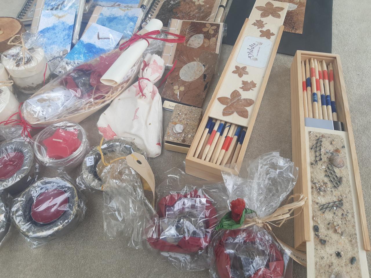 Doos met kleine cadeautjes voor Sinterklaas en Kerst