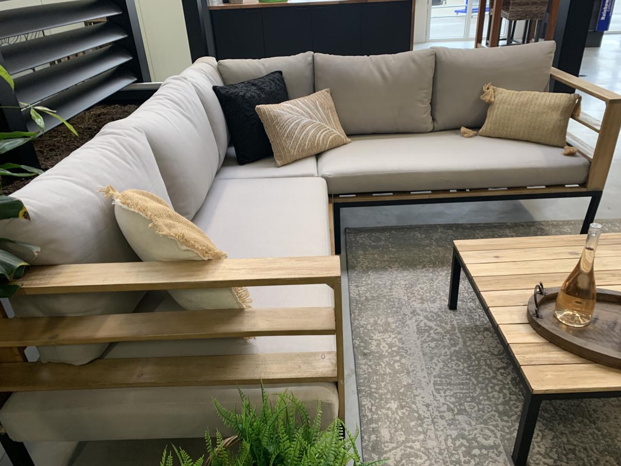 Loungset hout met Alminium,met kussens en tafel