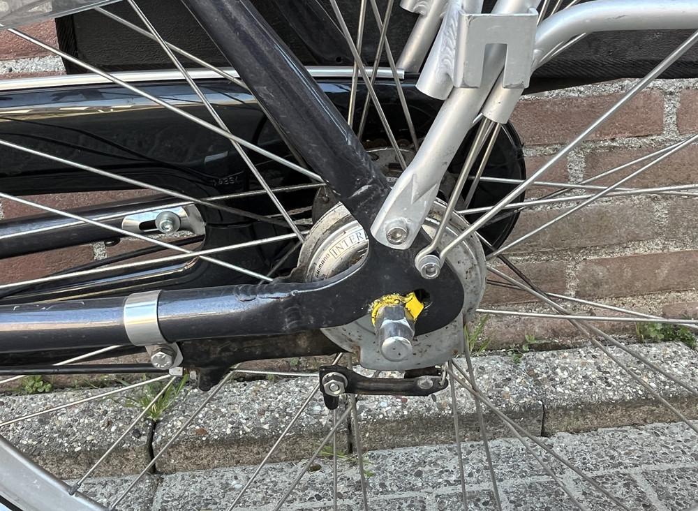 Nette lichtgewicht damesfiets Montego met fietstassen