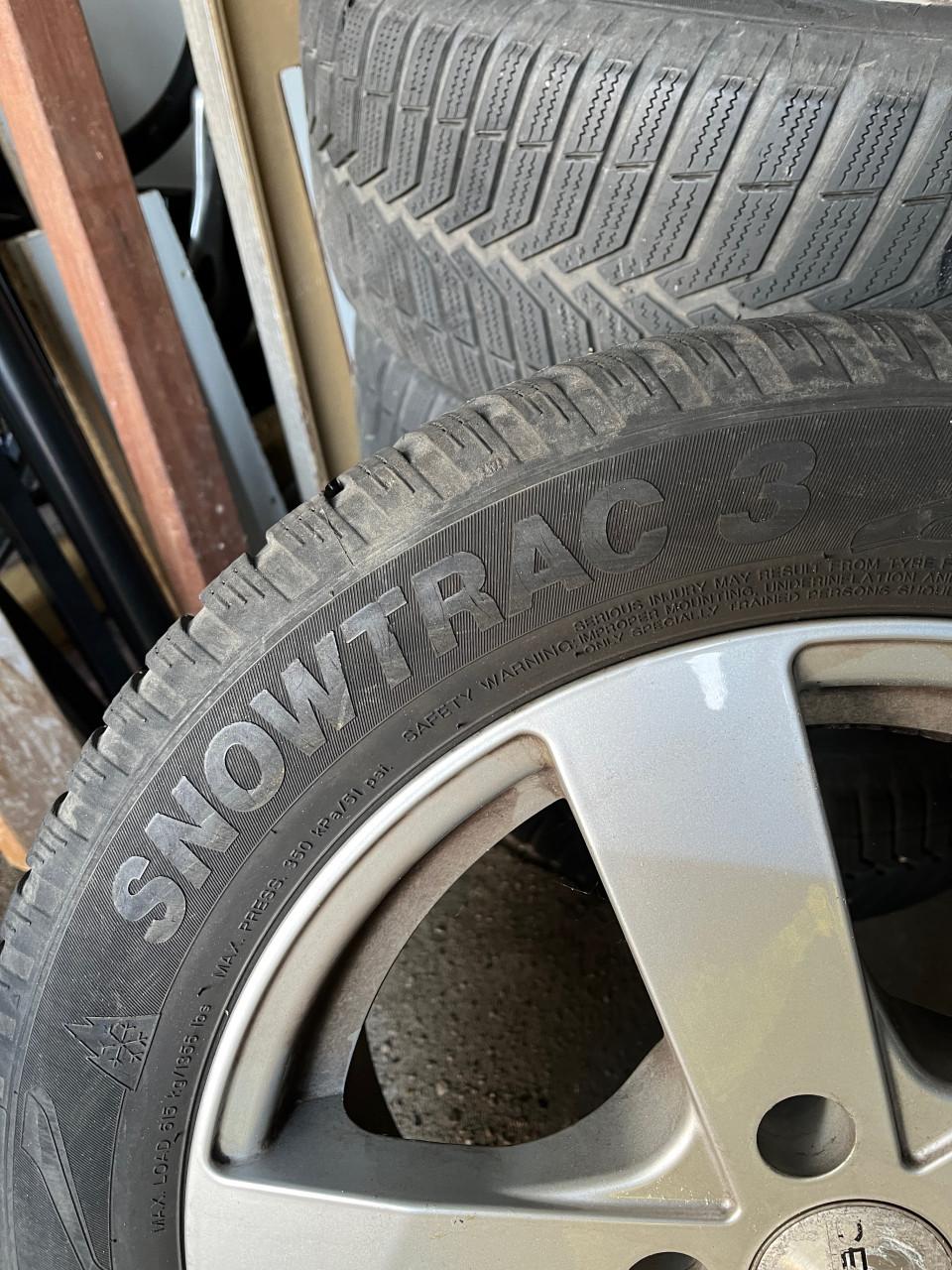 Winterbanden Maat 205/55/r16 op BMW velgen