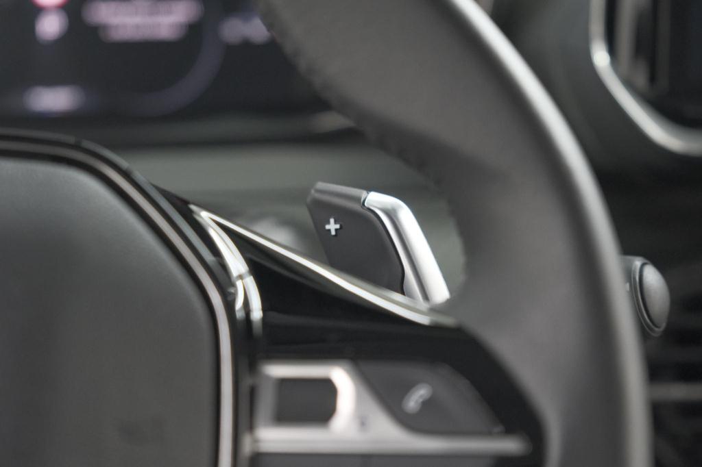 Peugeot 208 1.2 hybrid 100 e-dcs6 allure | apple carplay | parkeersensoren 