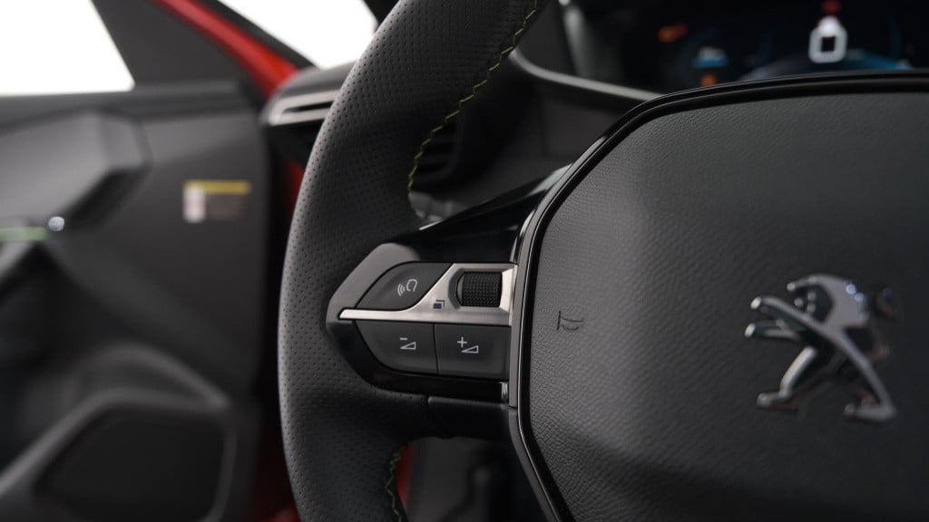Peugeot 2008 puretech 130 gt | camera | dodehoekdetectie | navigatie | park