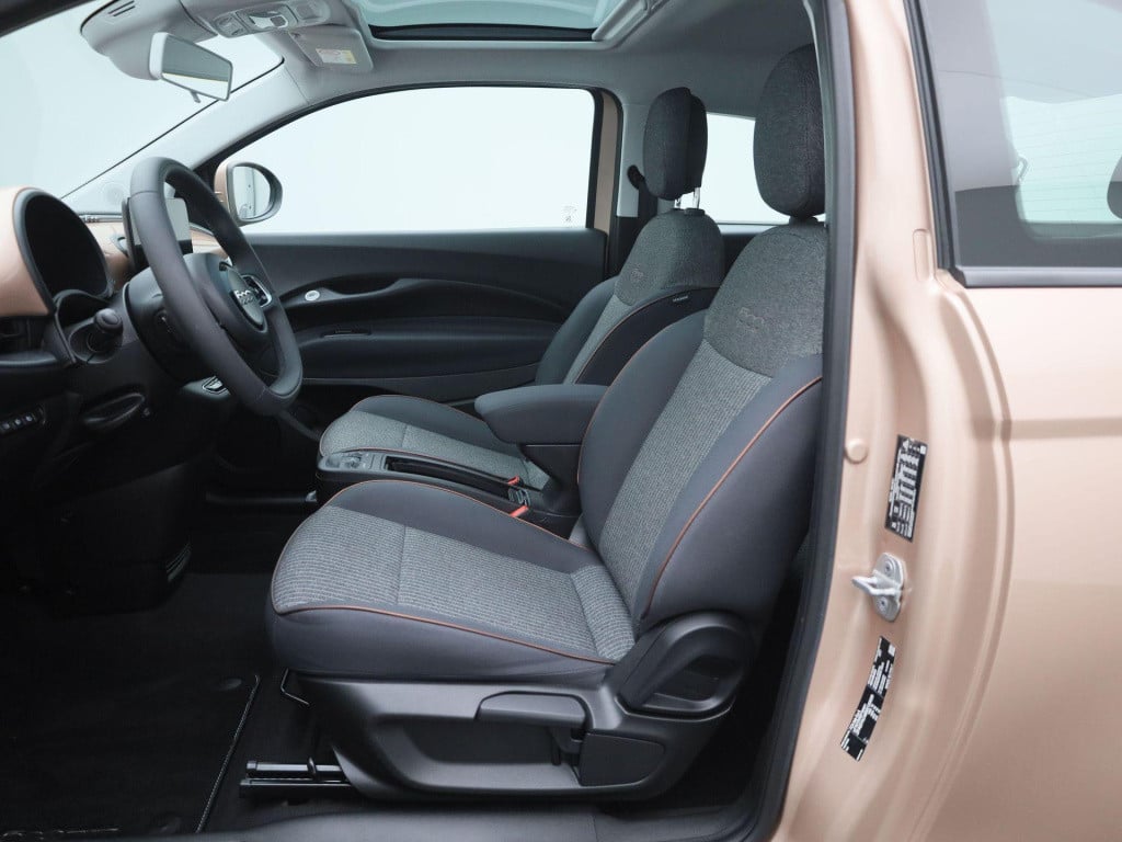 Fiat 500 icon 42 kwh | navigatie | panoramadak | apple carplay / android au