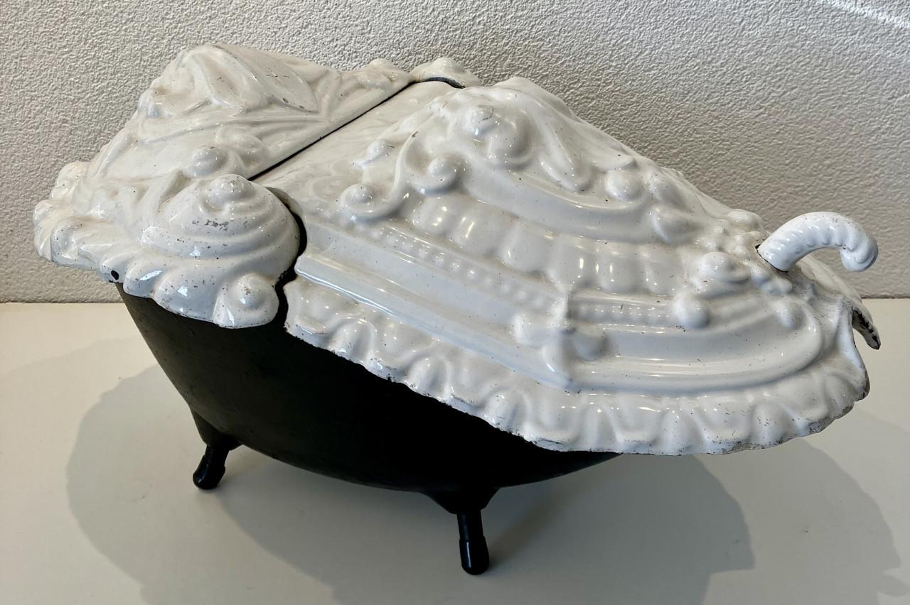 Oude kolenkit met emaille deksel Merk Mestor Martin