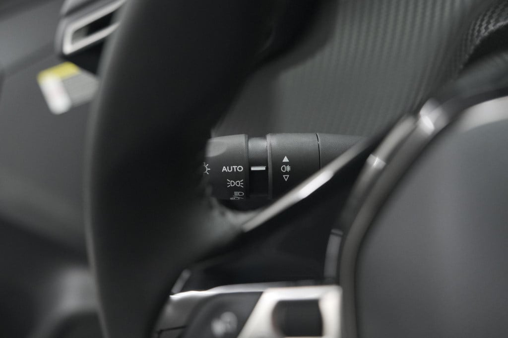 Peugeot 208 puretech 100 allure | 360 camera | apple carplay | dodehoekdete