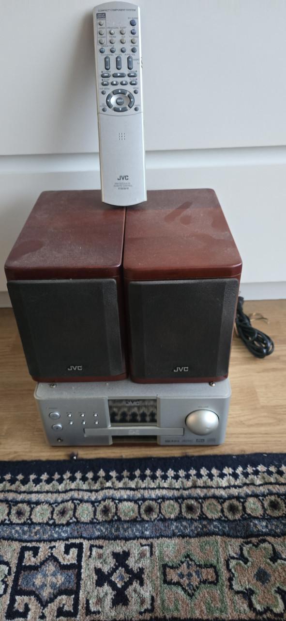 Jvc mini geluids setje cd kom er niet meer uit