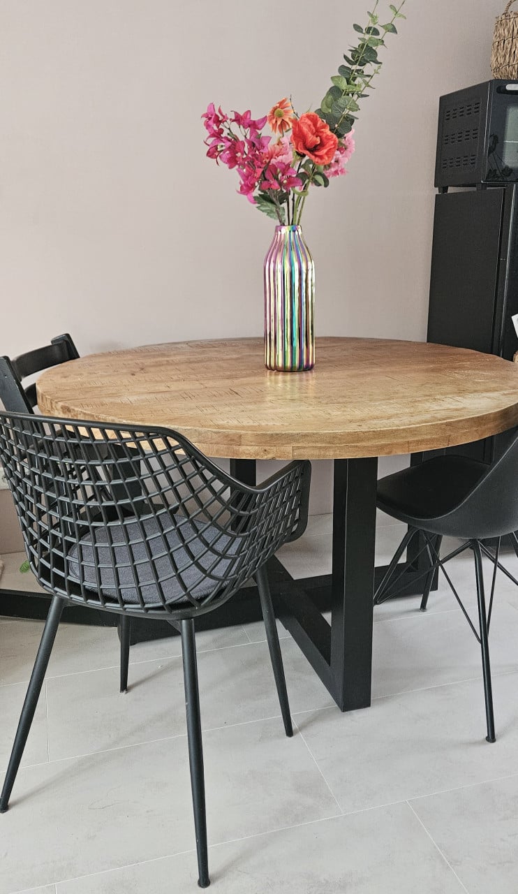 Industriële ronde mangohouten eettafel + 2 stoelen
