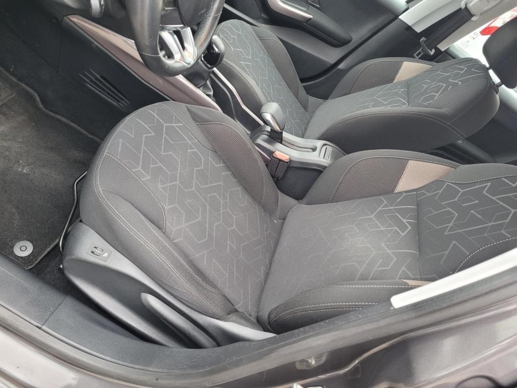 Peugeot 2008 1.2 puretech urban cross