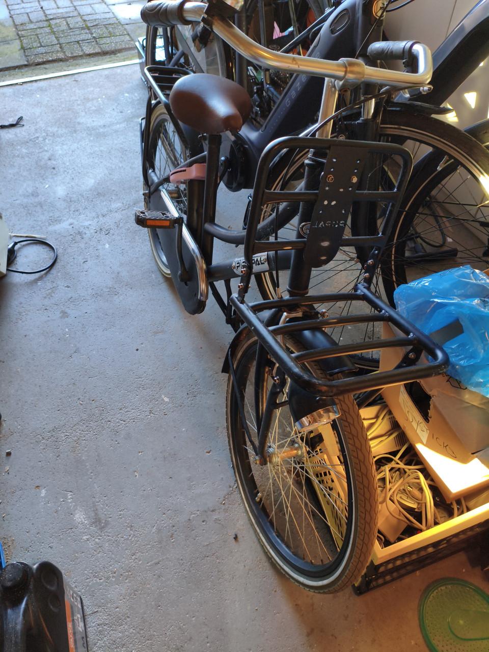 Stoere meisjesfiets voor 7-10 jaar.