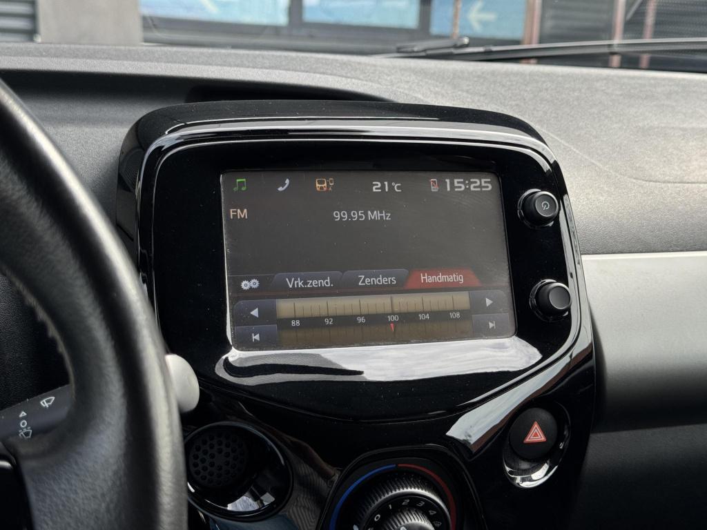 Citroen C1 1.0 e-vti shine navigatie + park. sensor, nl-auto!