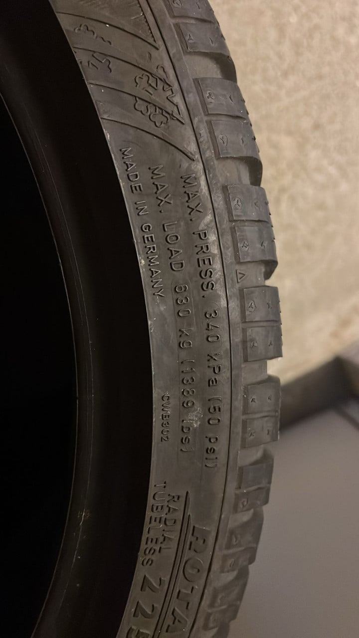 4 Gebruikte winterbanden 225/40 R18