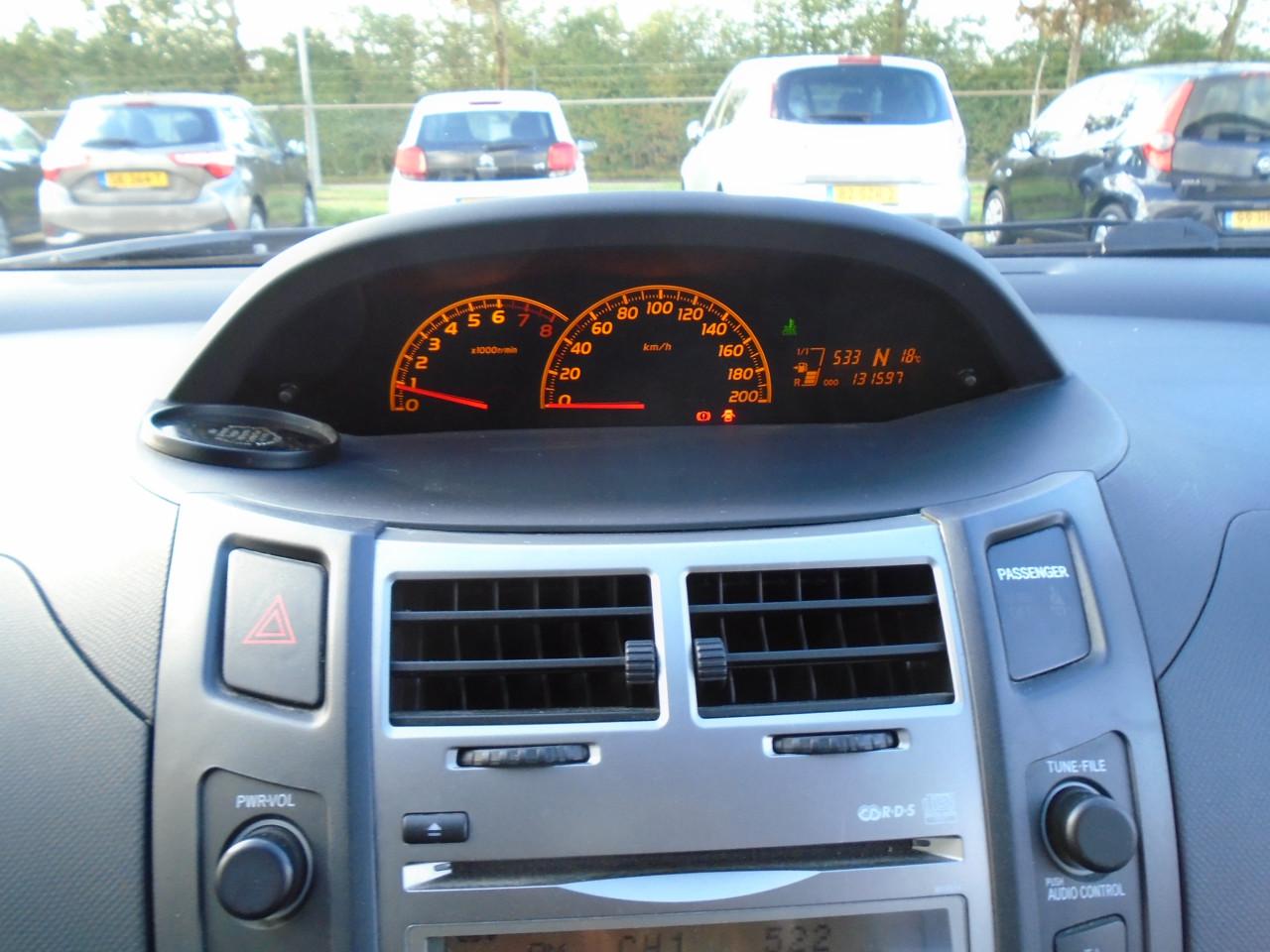 Toyota Yaris 1.3 VVTi Automaat