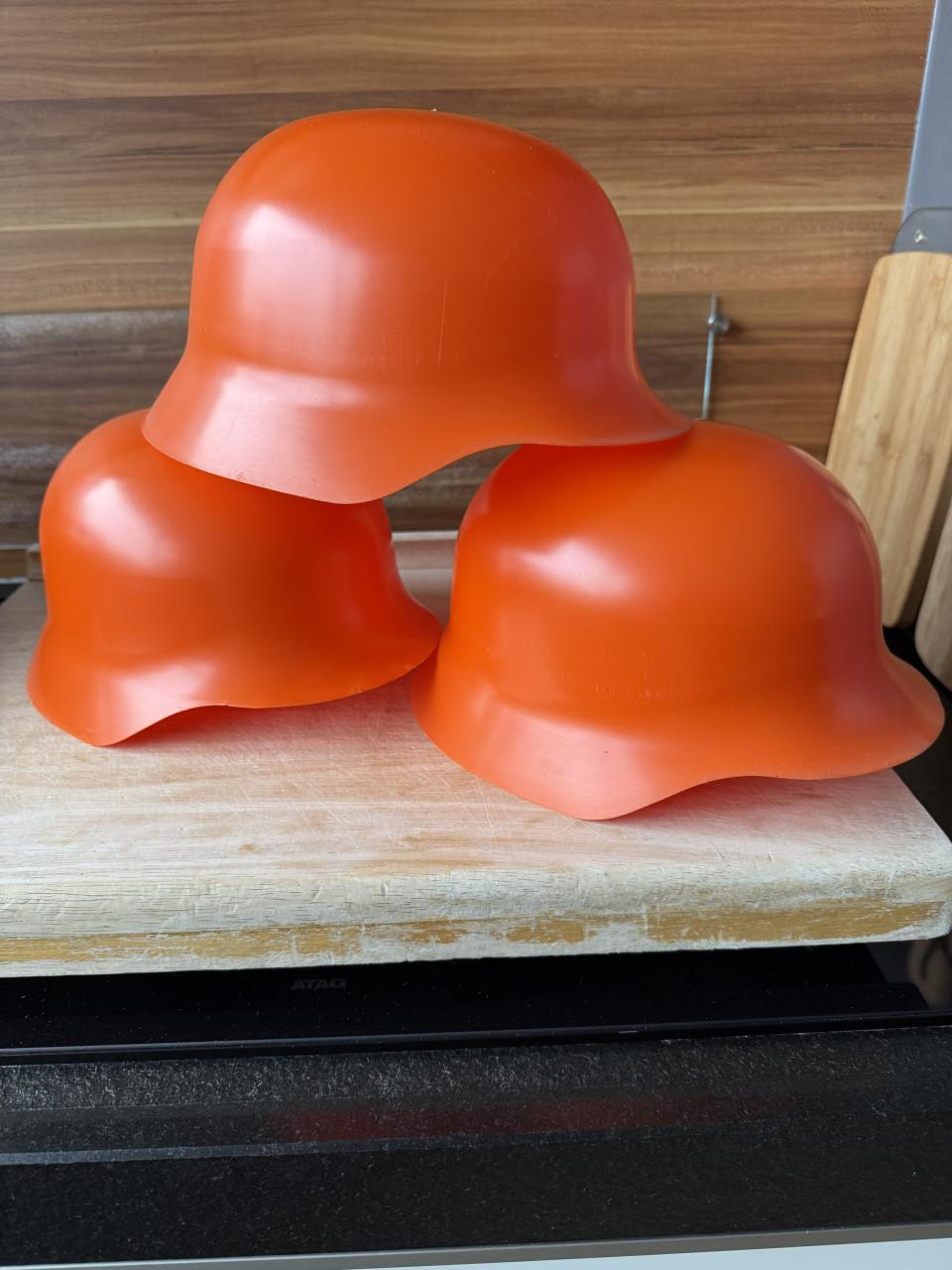 Oranje duitse helm Voetbal KNVB Oranjefeest WK versiering