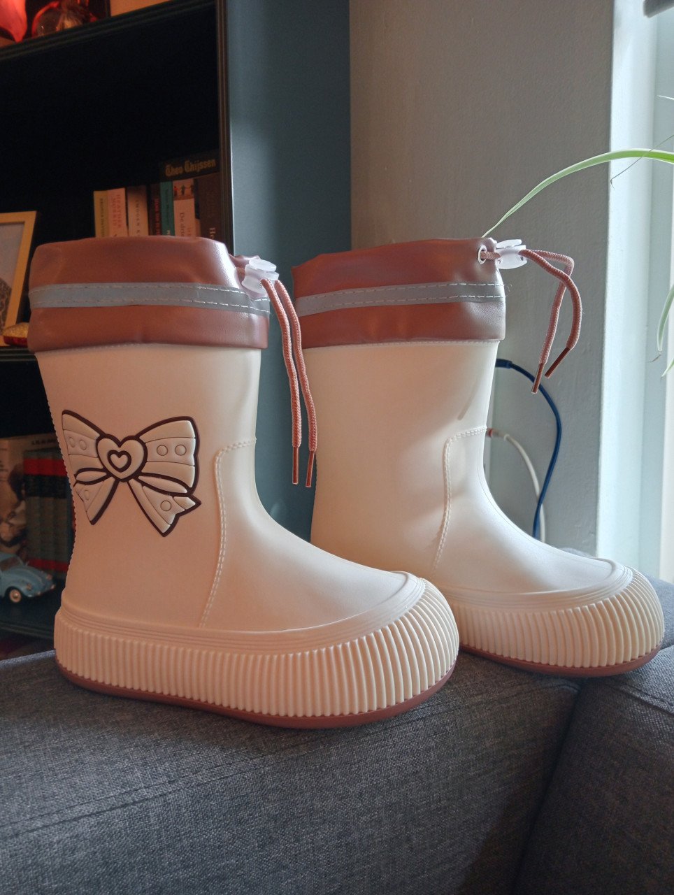 NIEUWE KINDER REGENLAARZEN