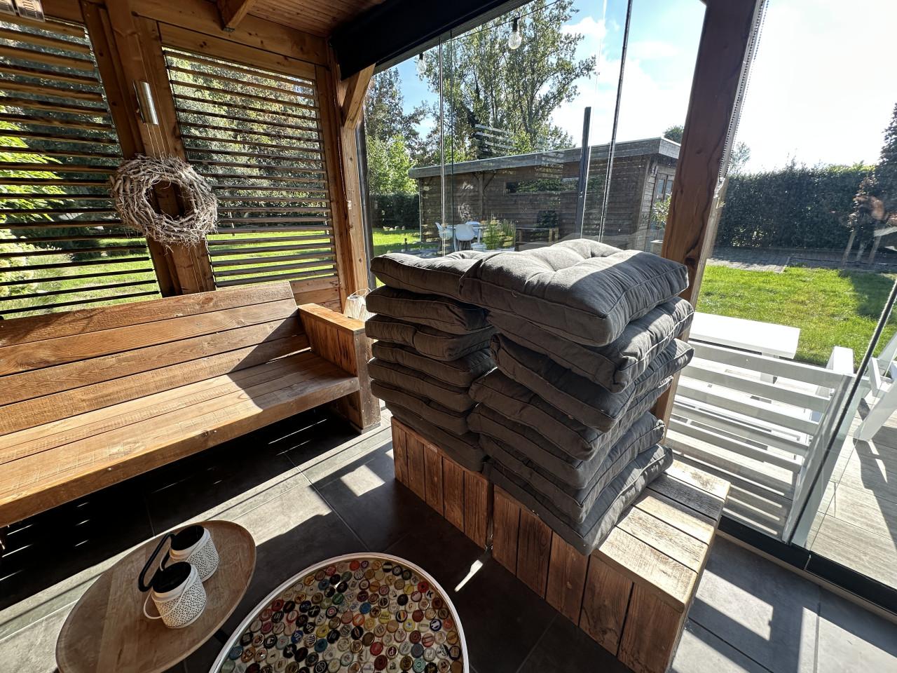 Steigerhouten loungebank + hockers