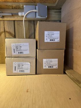 Nieuw in dozen bouten en moeren en ringen