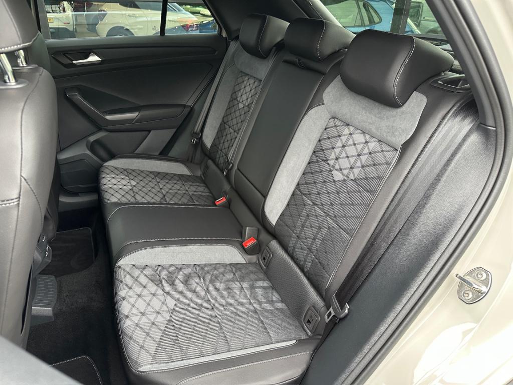 Volkswagen T-roc 1.5 tsi 150pk dsg r-line | camera | keyless | elek. achter