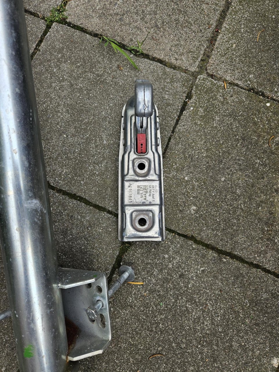 Neuswiel en trekhaak kogelkoppeling