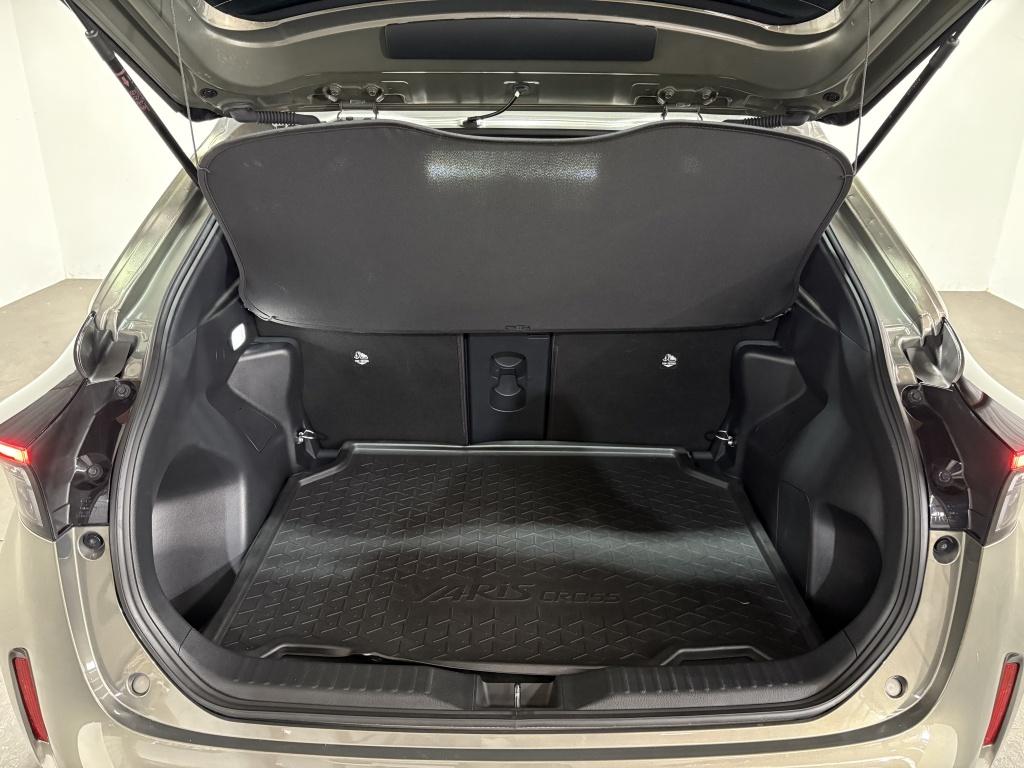 Toyota Yaris Cross 1.5 hybrid first edition | bsm | stoelverwarming | camer