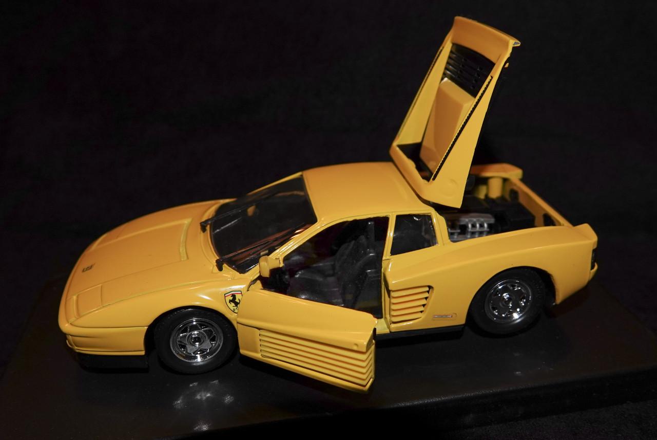 Revell Ferrari Testarossa vintage modelauto 1:24 in box
