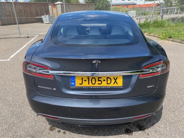 Tesla Model S 85D 2016
