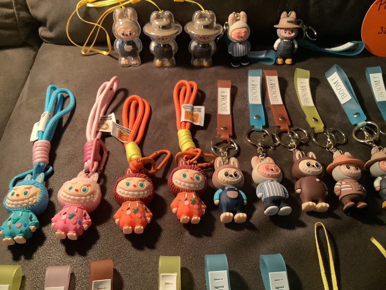 Partij leuke labubu sleutelhangers. ( partij 198)