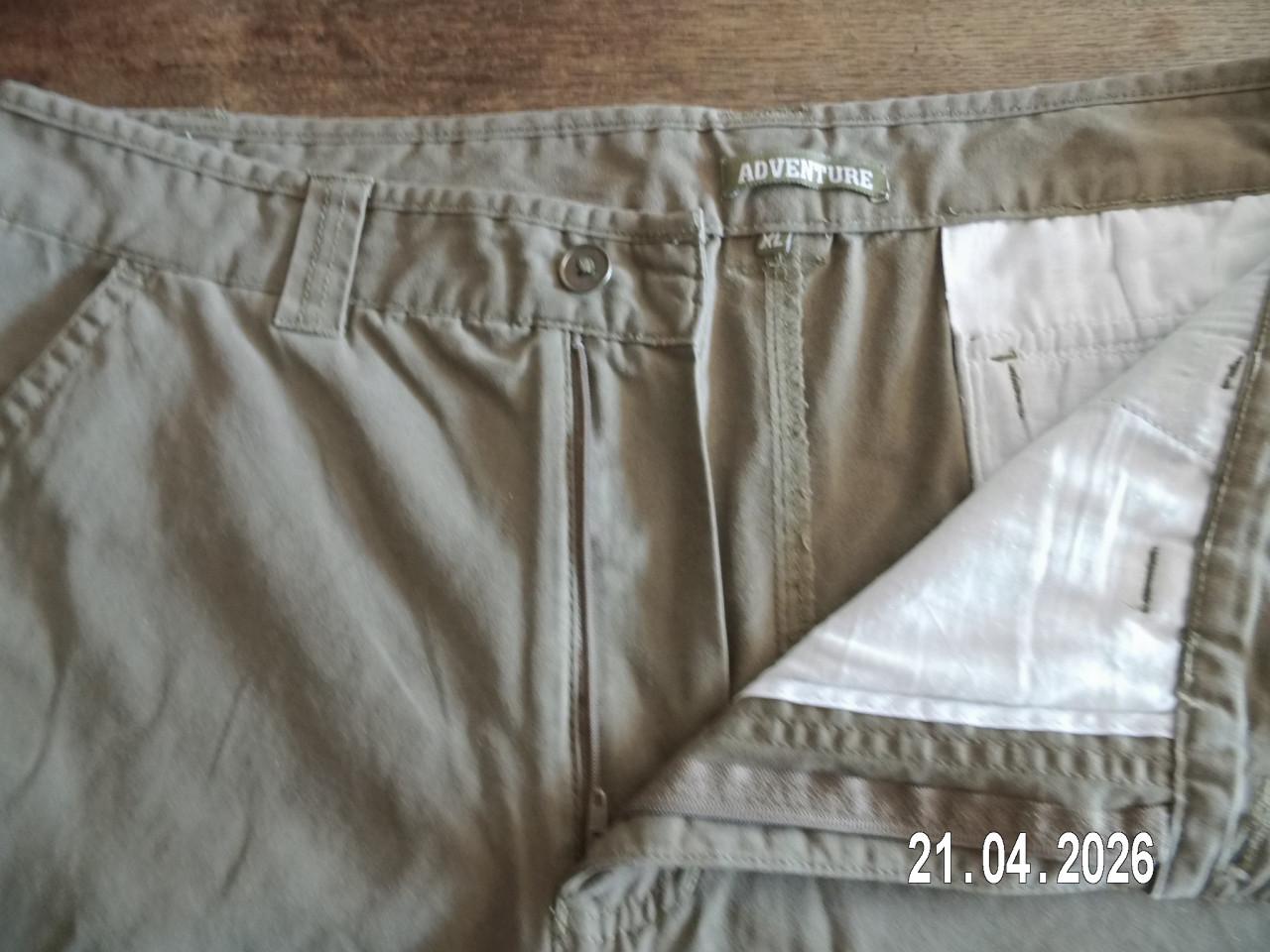 Korte broek maat XL.