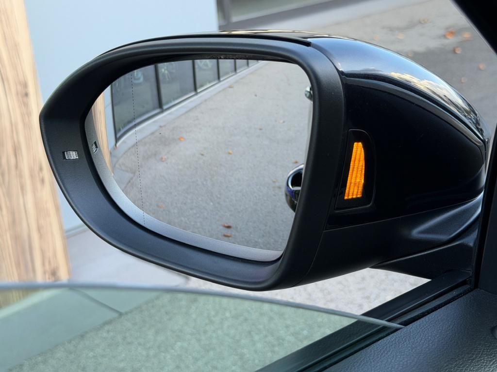 Volkswagen T-roc 1.5 tsi 150pk dsg r-line | camera | keyless | elek. achter