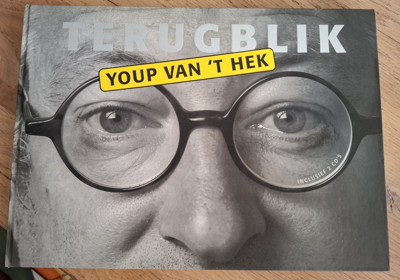 Terugblik, Youp van ’t Hek. Uitg. Thomas Rap/CNR Music, 1999
