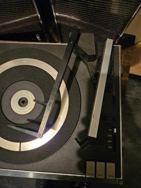 Jaren 60 draagbare Philips 447 Platenspeler met Speakers