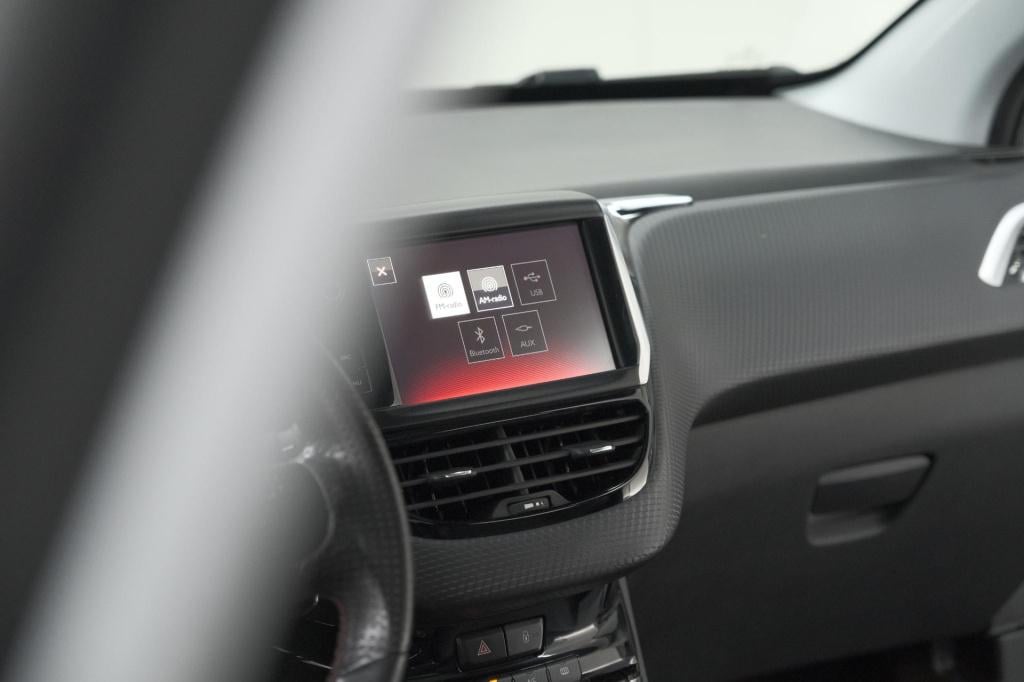 Peugeot 2008 puretech 110 eat6 gt | trekhaak | camera | panoramadak | apple