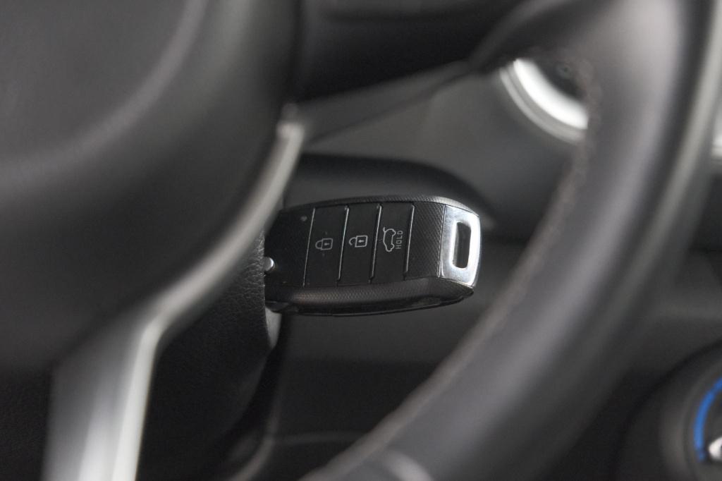 Kia Stonic 1.0 t-gdi mhev dynamicline | camera | apple carplay | parkeersen