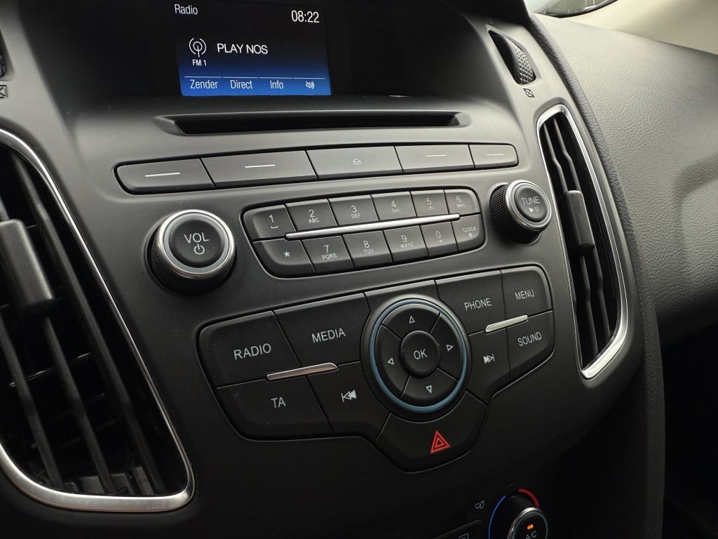 Ford Focus 1.0 titanium edition // nieuwe distributie + grote beurt //