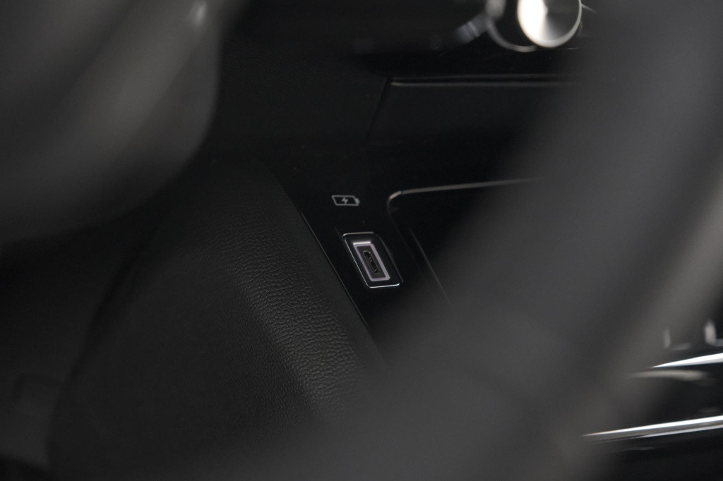 Peugeot 2008 puretech 100 allure | camera | navigatie | apple carplay | par