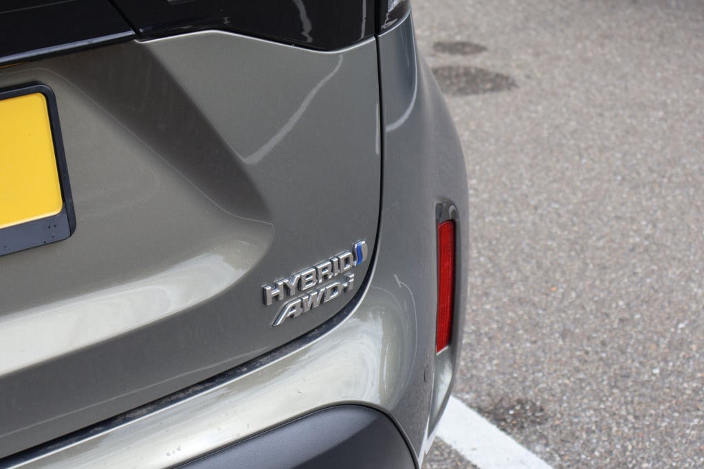 Toyota Yaris Cross 1.5 hybrid 4 x 4 l trekhaak i head-up i camera i stoelve
