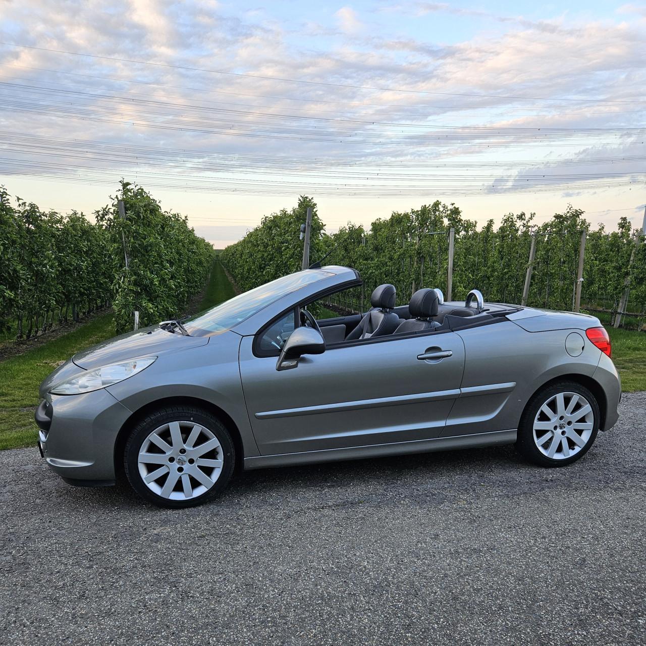 Mooie Peugeot 207cc Cabrio