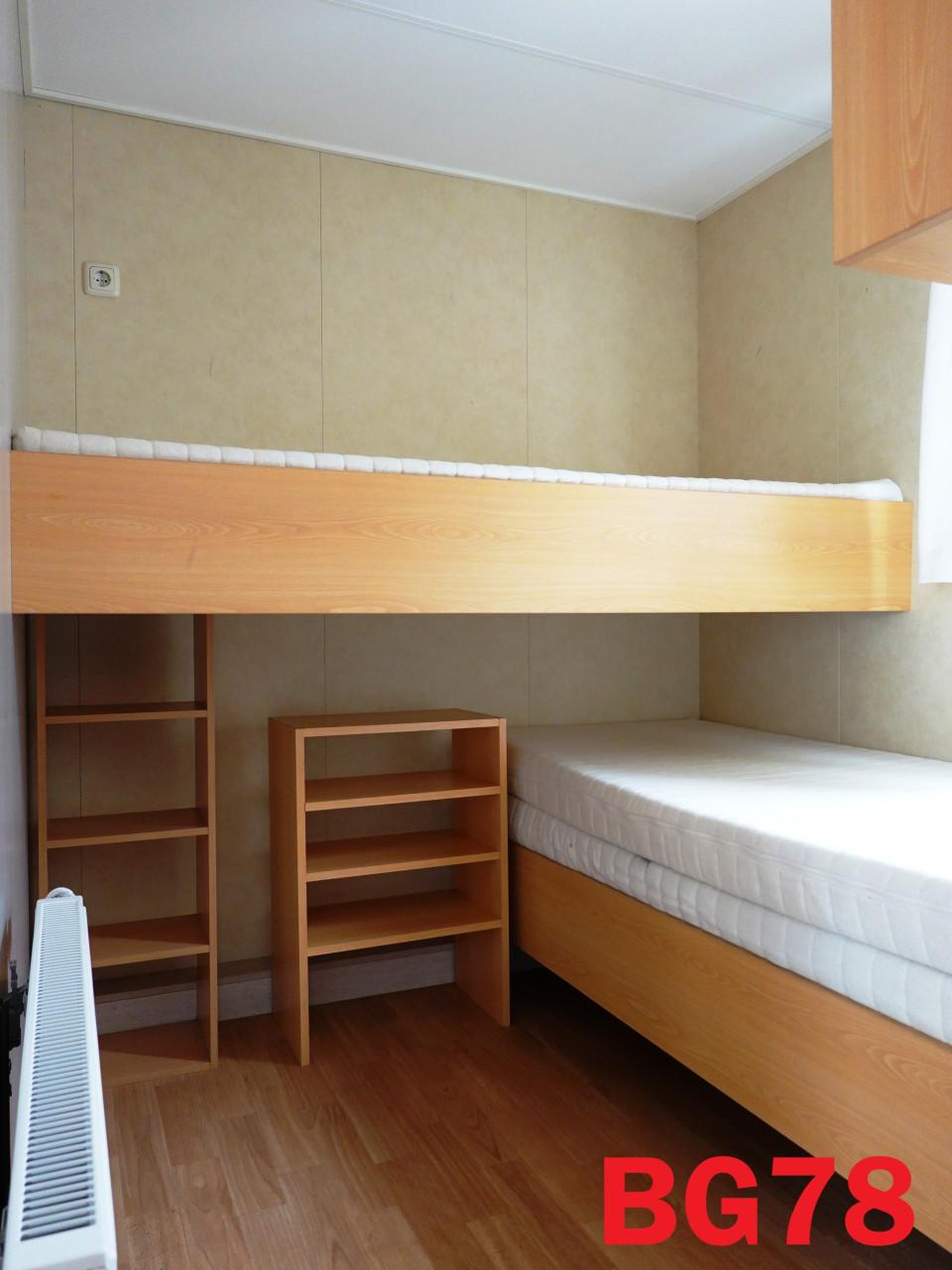 Prima chalet met 3 slk, dubbel glas, CV en middenkamer te koop