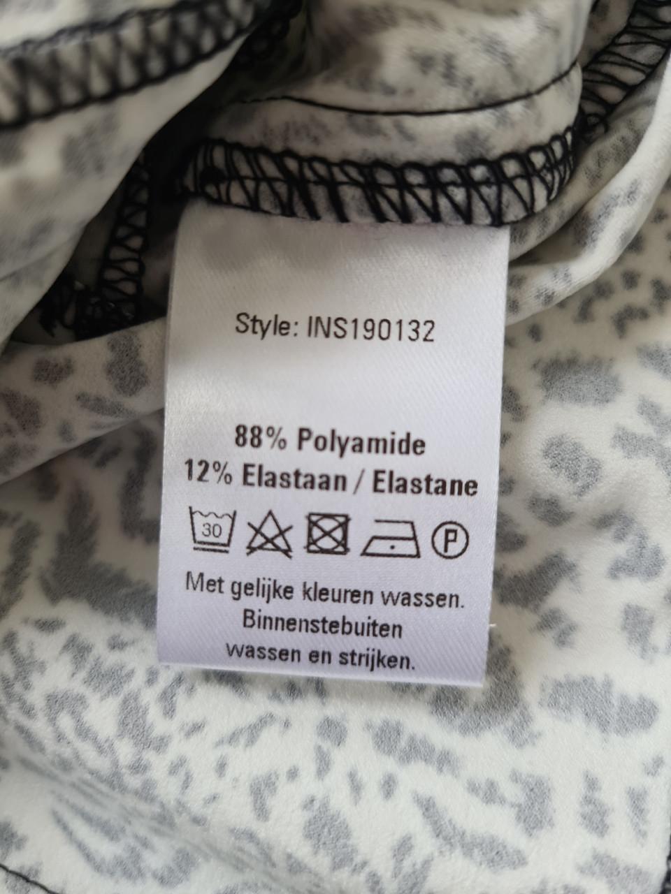 Stijlvol zwart-wit colbertje van het merk In Shape in maat M.