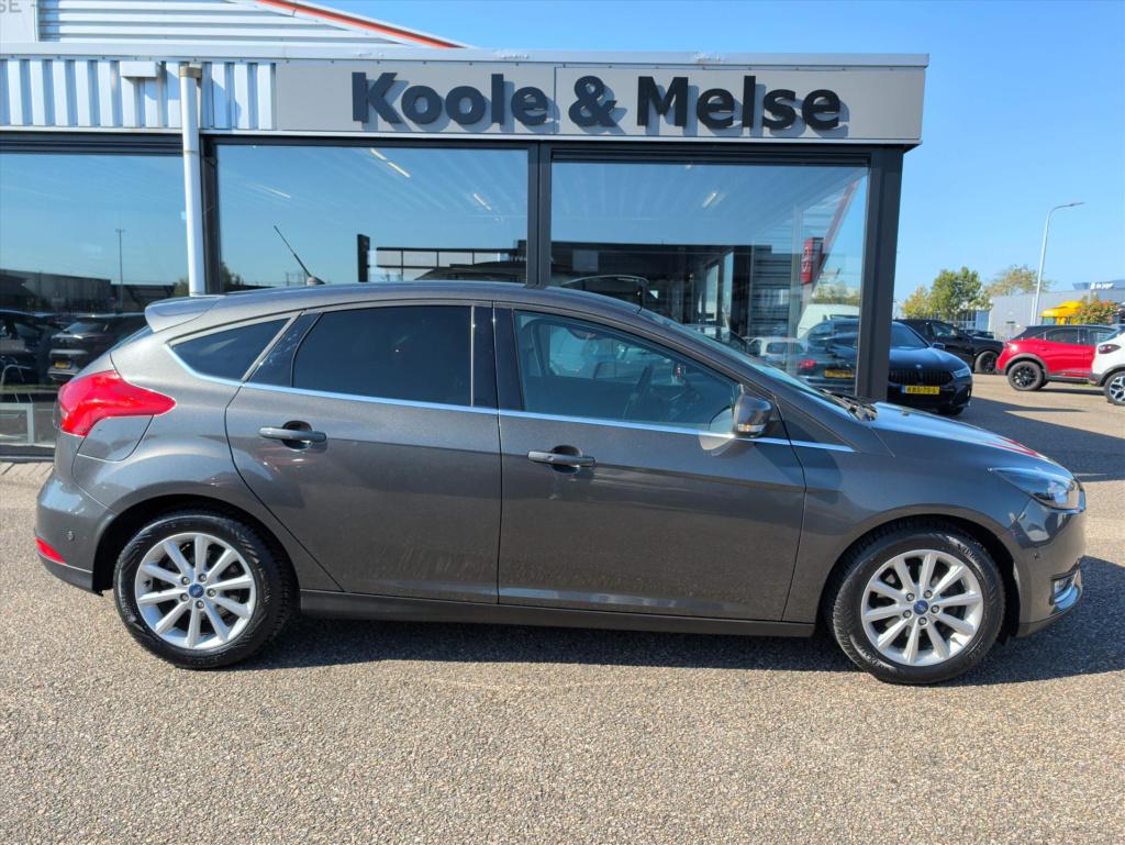 Ford Focus 1.0 ecoboost 5-deurs titanium | carplay | trekhaak | nwe distrib