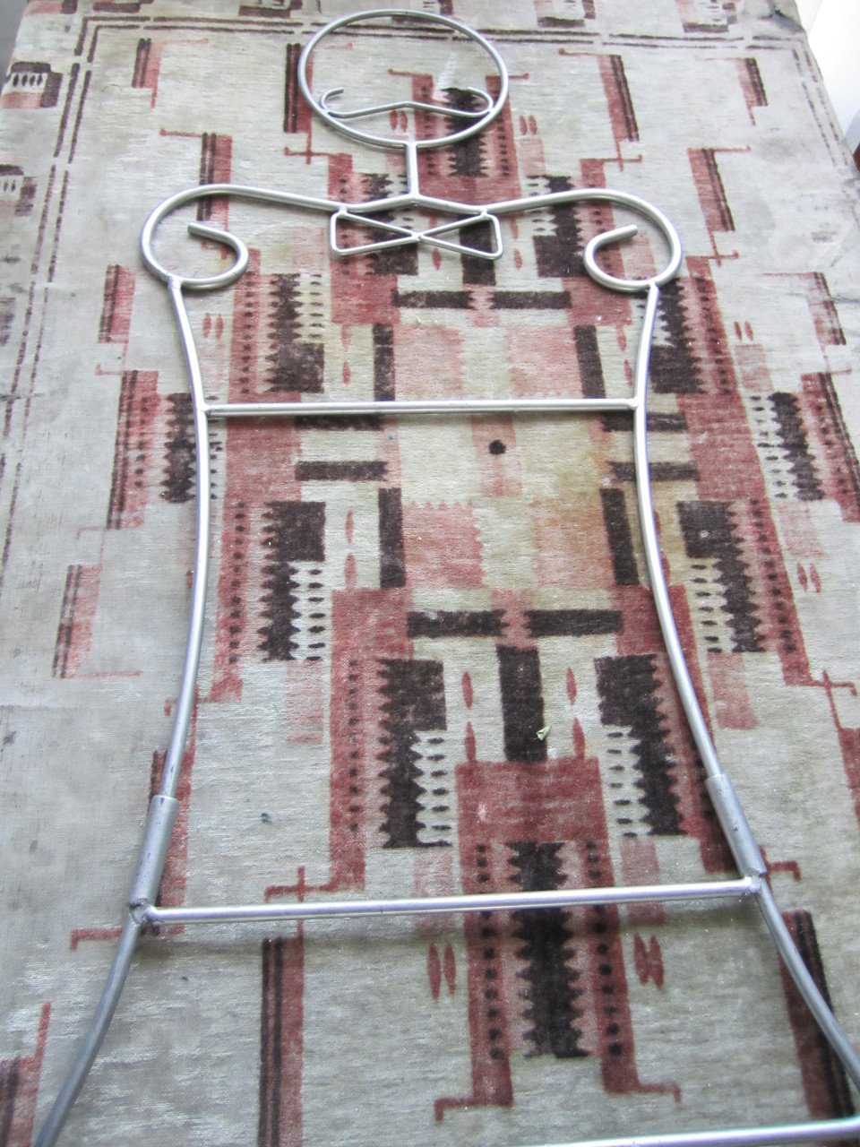 Paspop Metaal H=163 cm. B=43 cm.